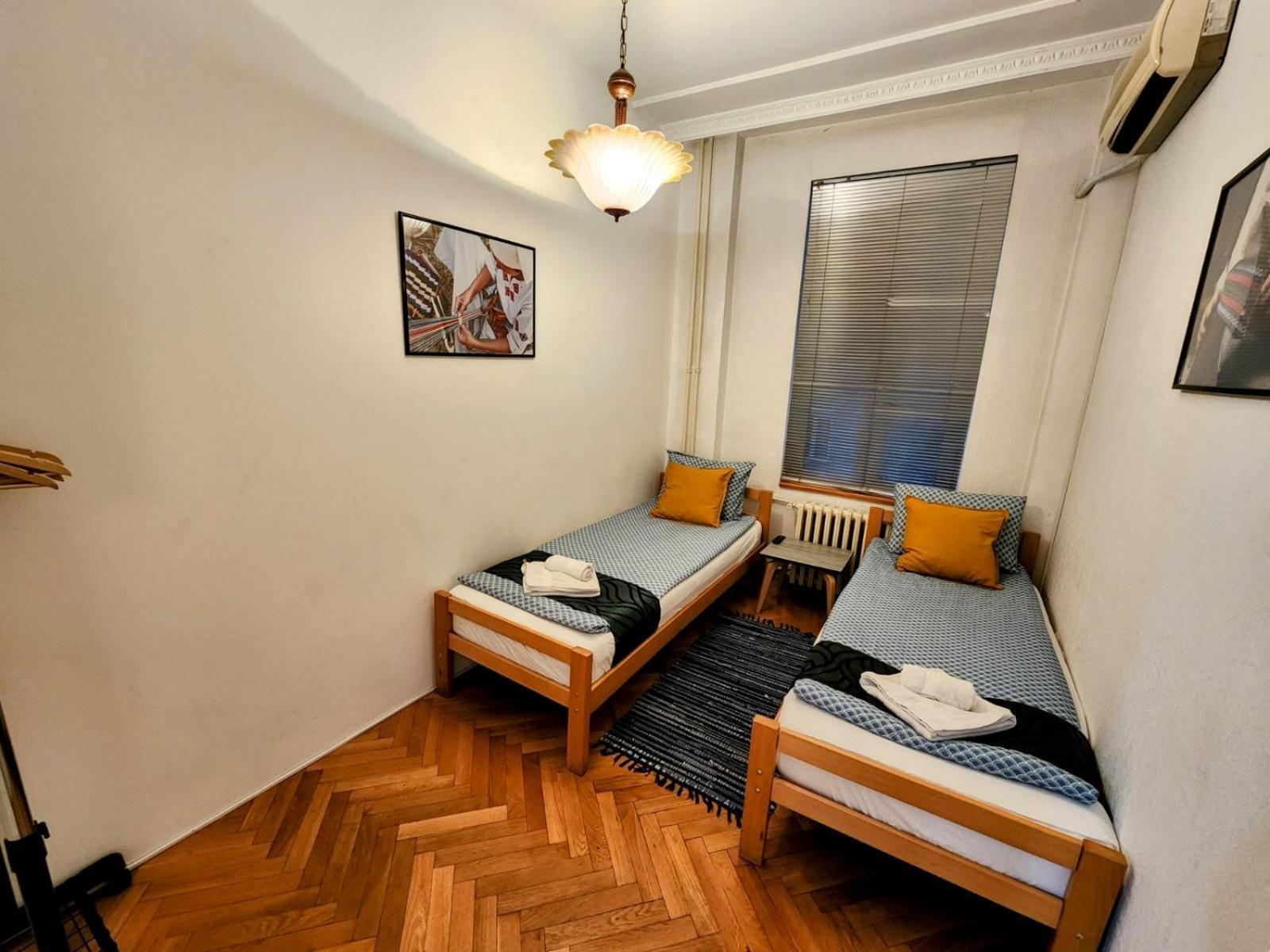 Authentic Belgrade Centre Apartments For Large Groups, Republic Square - Up To 47 People In 5 Apartments 객실 사진