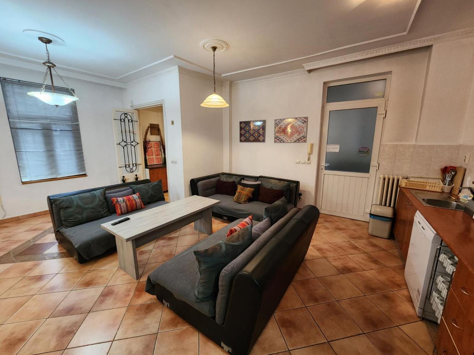 Authentic Belgrade Centre Apartments For Large Groups, Republic Square - Up To 47 People In 5 Apartments 객실 사진