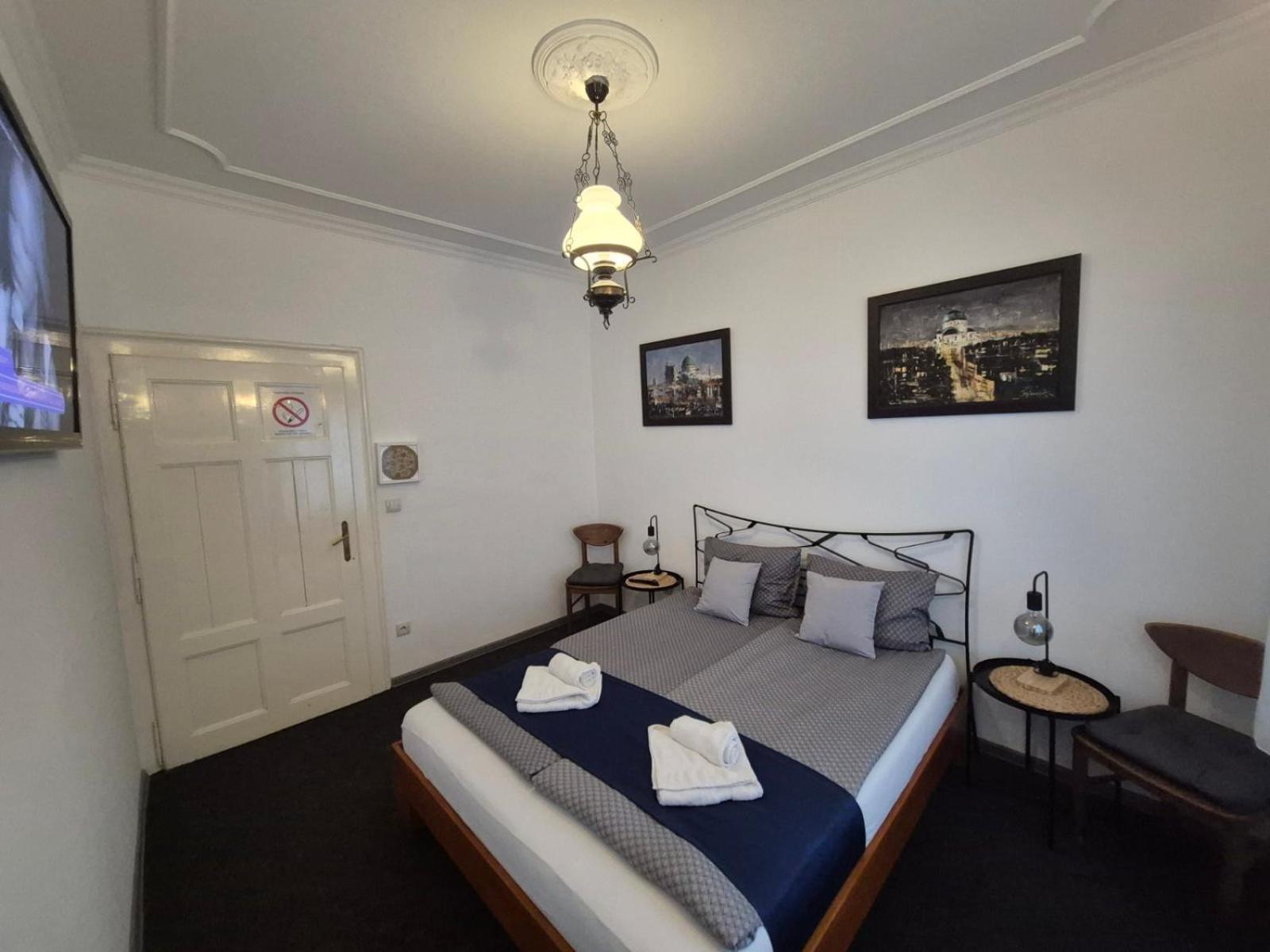 Authentic Belgrade Centre Apartments For Large Groups, Republic Square - Up To 47 People In 5 Apartments 객실 사진