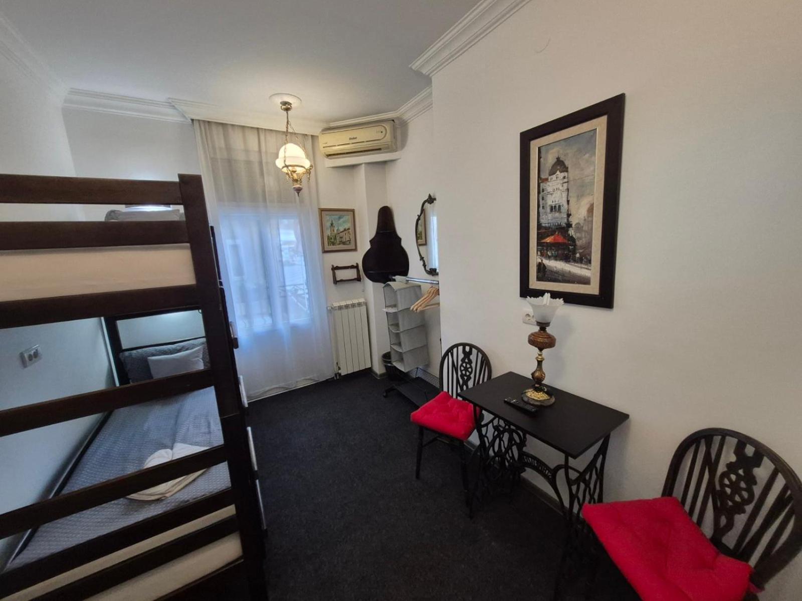 Authentic Belgrade Centre Apartments For Large Groups, Republic Square - Up To 47 People In 5 Apartments 객실 사진