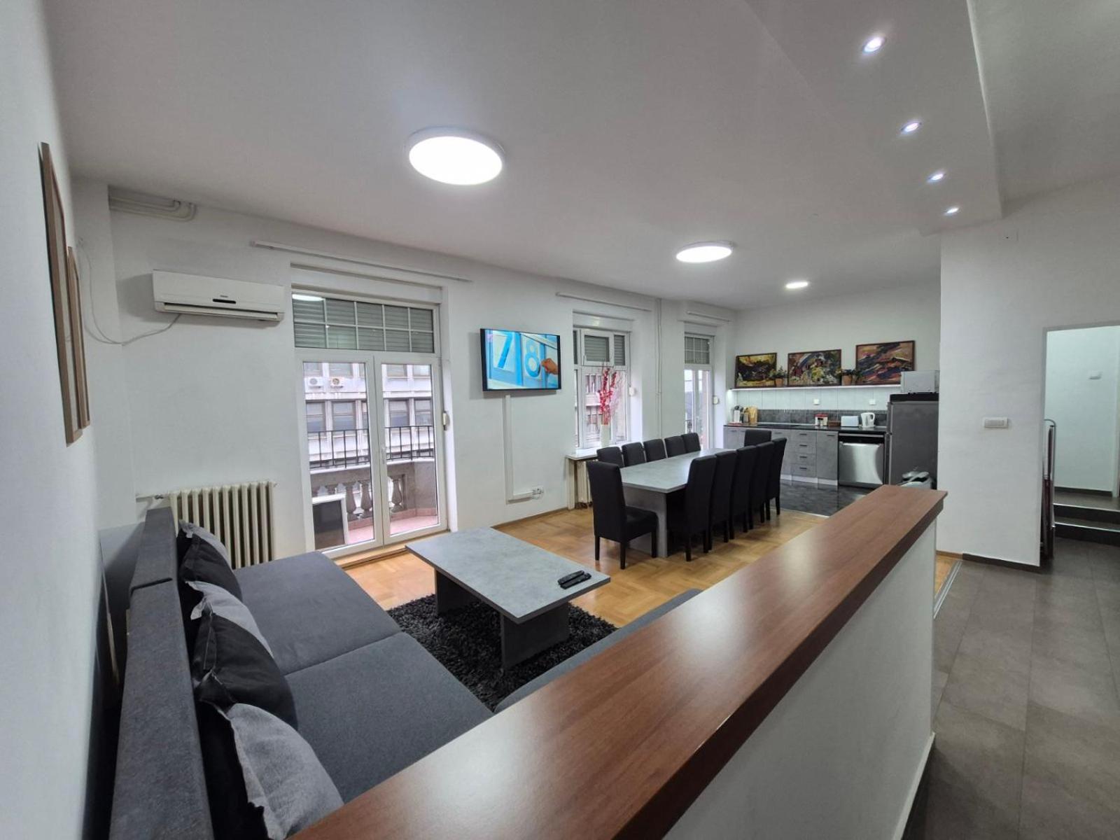Authentic Belgrade Centre Apartments For Large Groups, Republic Square - Up To 47 People In 5 Apartments 객실 사진