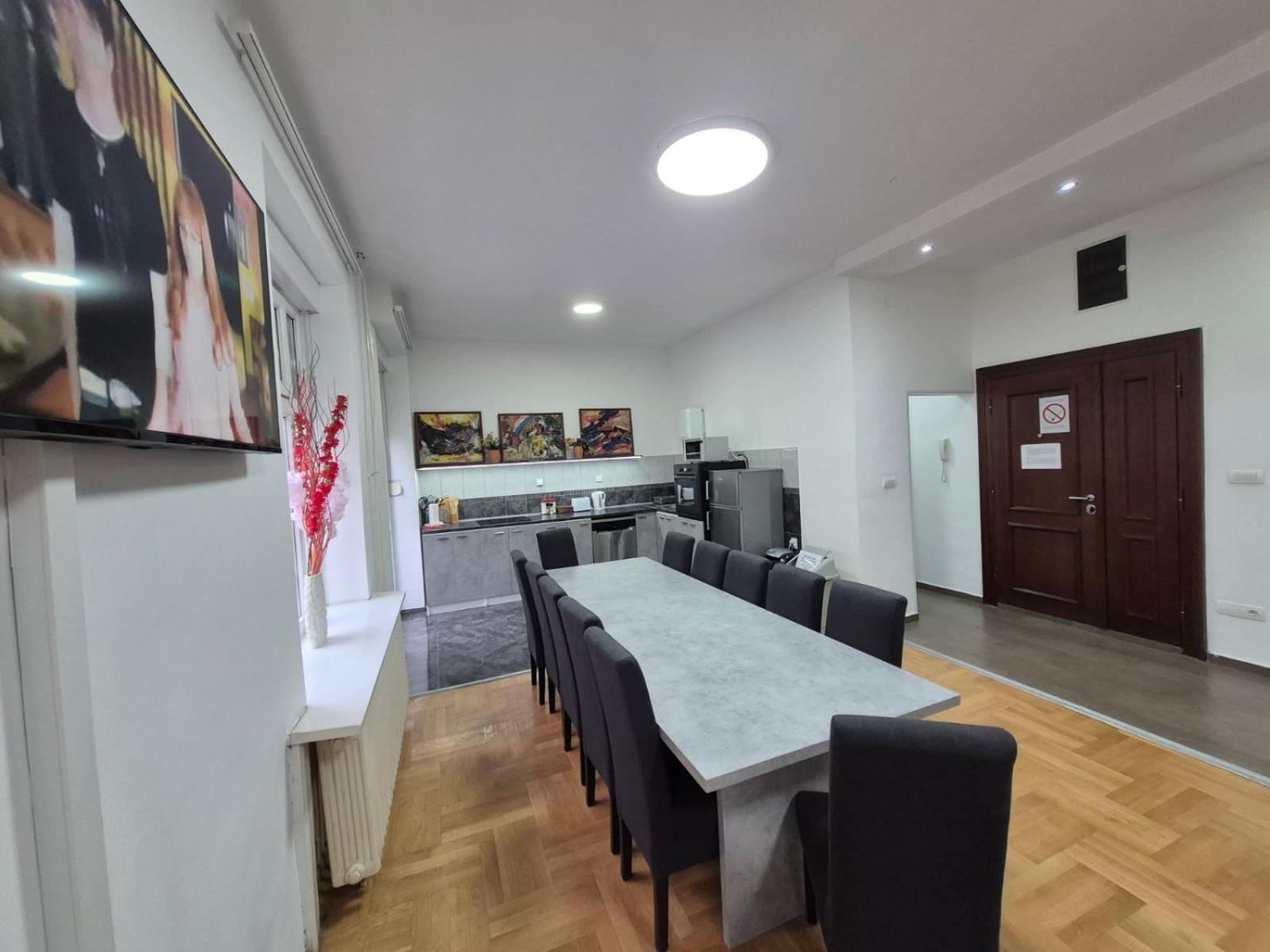 Authentic Belgrade Centre Apartments For Large Groups, Republic Square - Up To 47 People In 5 Apartments 객실 사진