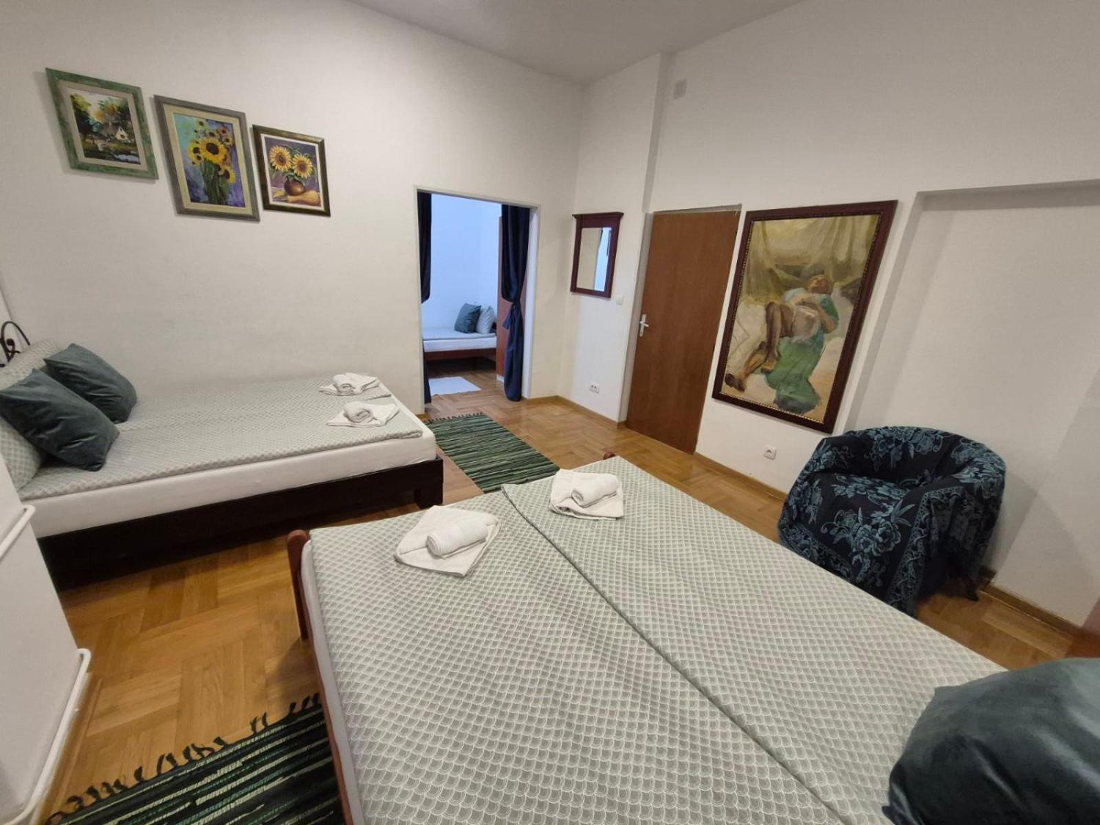 Authentic Belgrade Centre Apartments For Large Groups, Republic Square - Up To 47 People In 5 Apartments 객실 사진