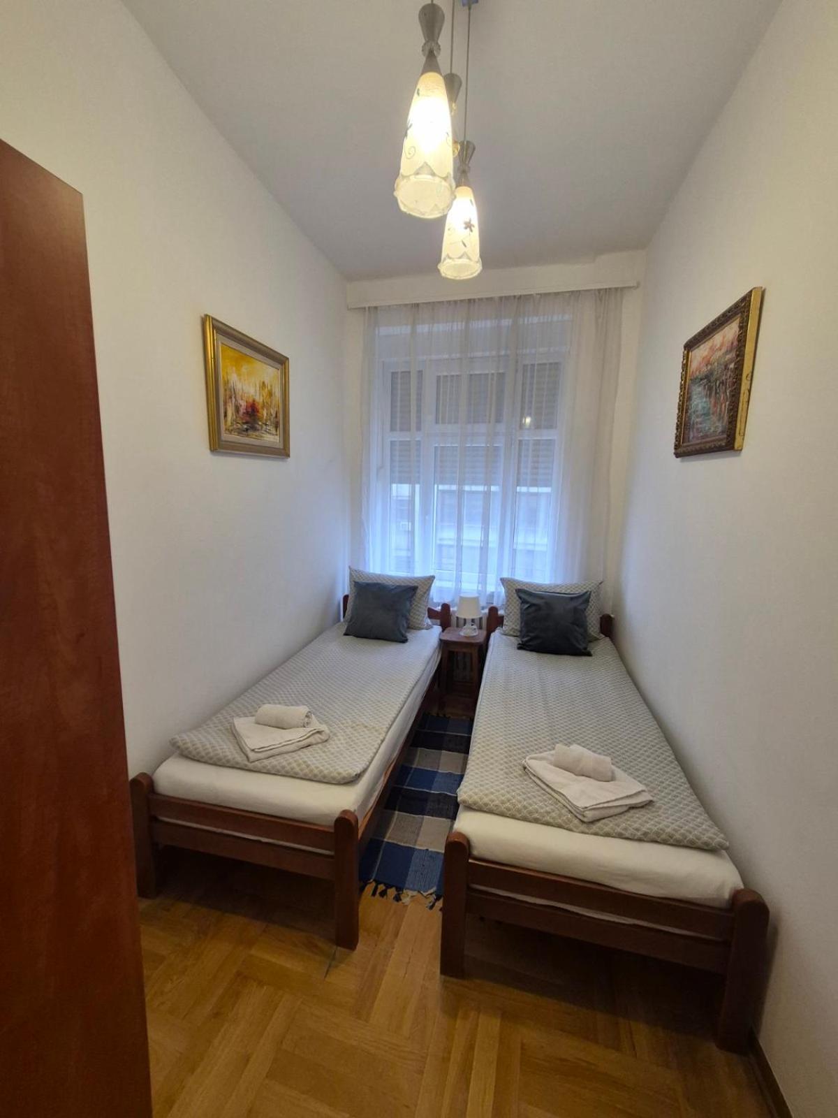 Authentic Belgrade Centre Apartments For Large Groups, Republic Square - Up To 47 People In 5 Apartments 객실 사진