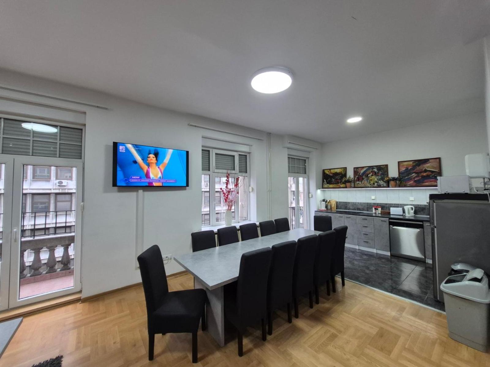 Authentic Belgrade Centre Apartments For Large Groups, Republic Square - Up To 47 People In 5 Apartments 객실 사진