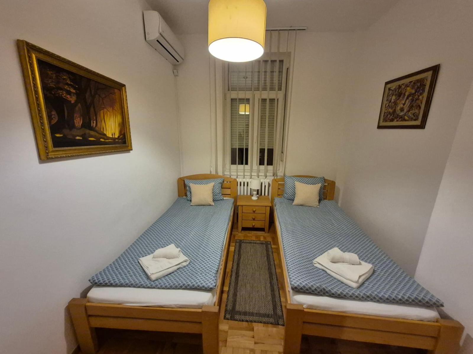Authentic Belgrade Centre Apartments For Large Groups, Republic Square - Up To 47 People In 5 Apartments 객실 사진