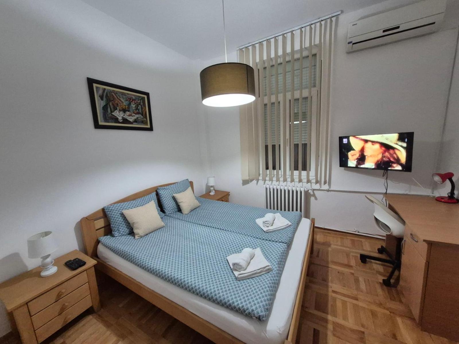 Authentic Belgrade Centre Apartments For Large Groups, Republic Square - Up To 47 People In 5 Apartments 객실 사진