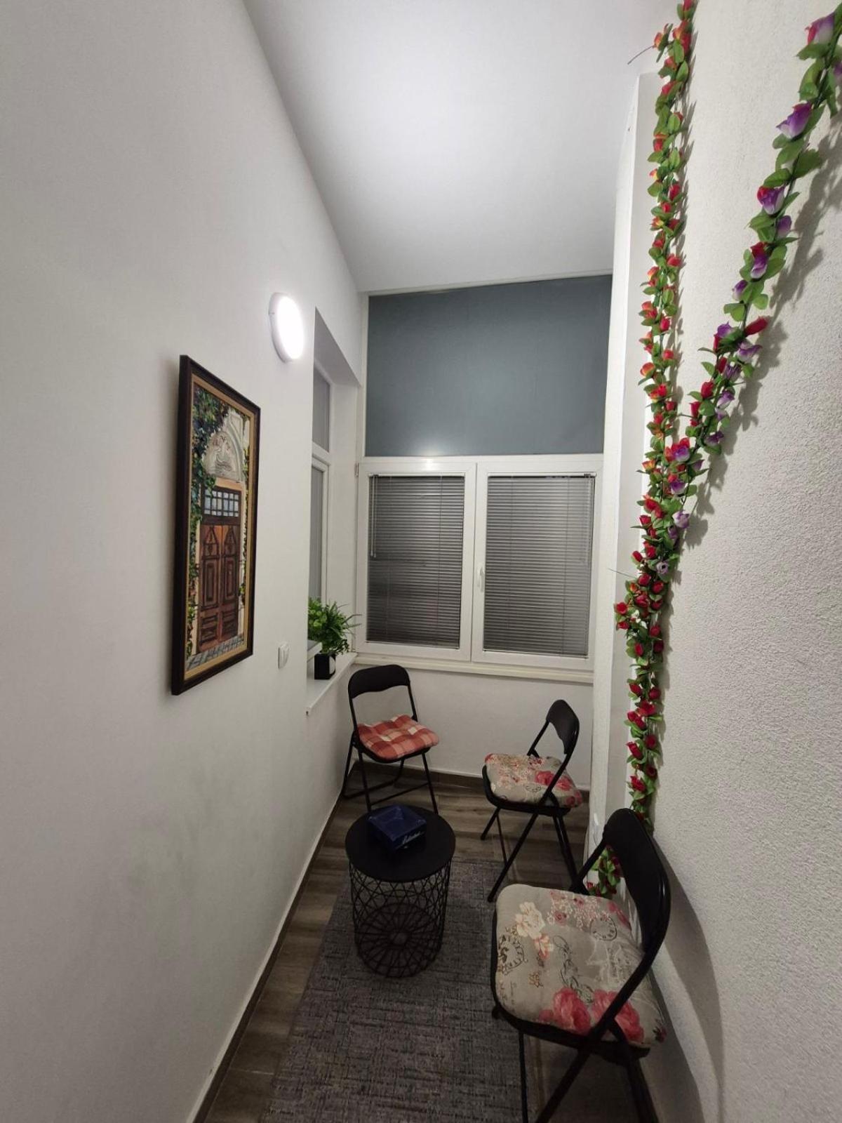 Authentic Belgrade Centre Apartments For Large Groups, Republic Square - Up To 47 People In 5 Apartments 객실 사진