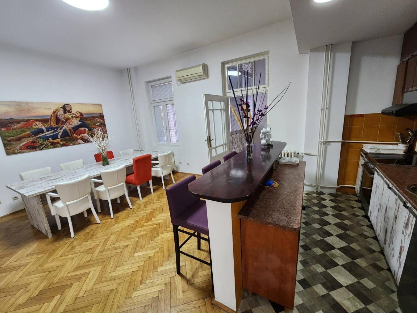 Authentic Belgrade Centre Apartments For Large Groups, Republic Square - Up To 47 People In 5 Apartments 객실 사진